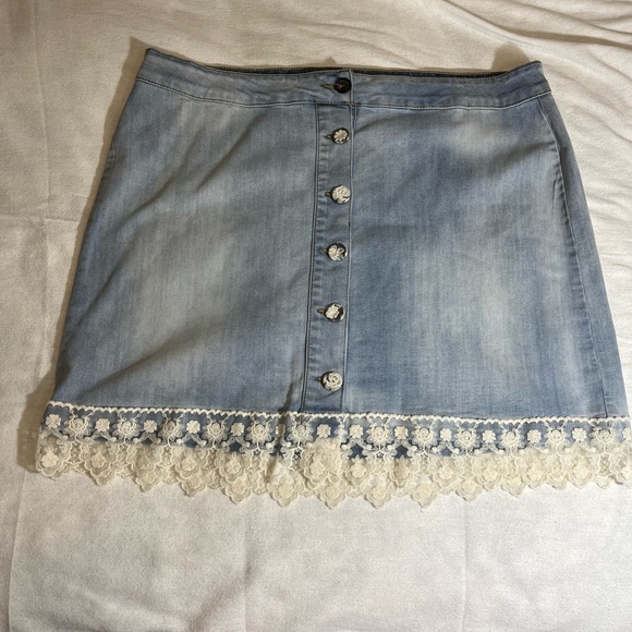 Indigo Rein Light Blue Denim Skirt with Lace Hem & Lace Covered Buttons Size 20 - Picture 13 of 13